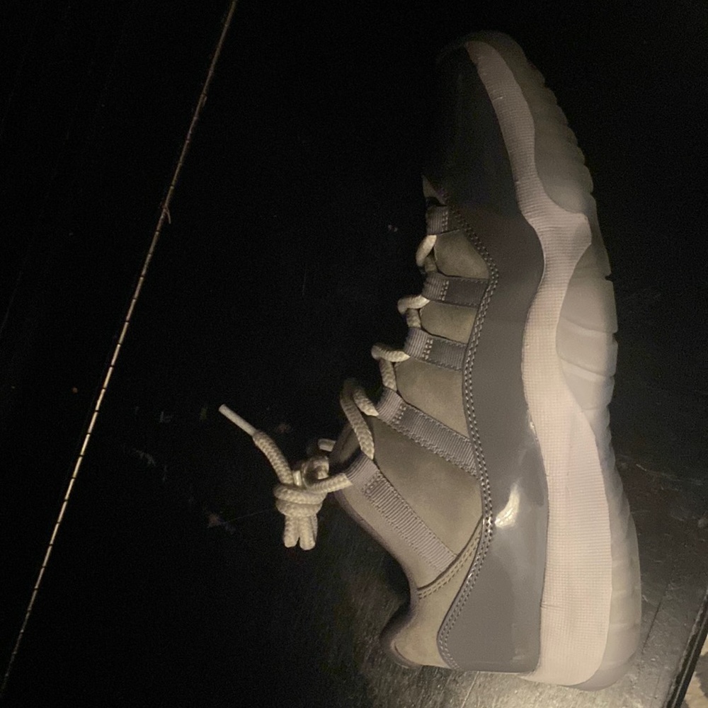 Jordan 11 cool grey lows (size 8.5) very good condition worn very few times
